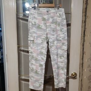Ecru the Crosby Baggy Cargo Pants. Size 2 - women’s